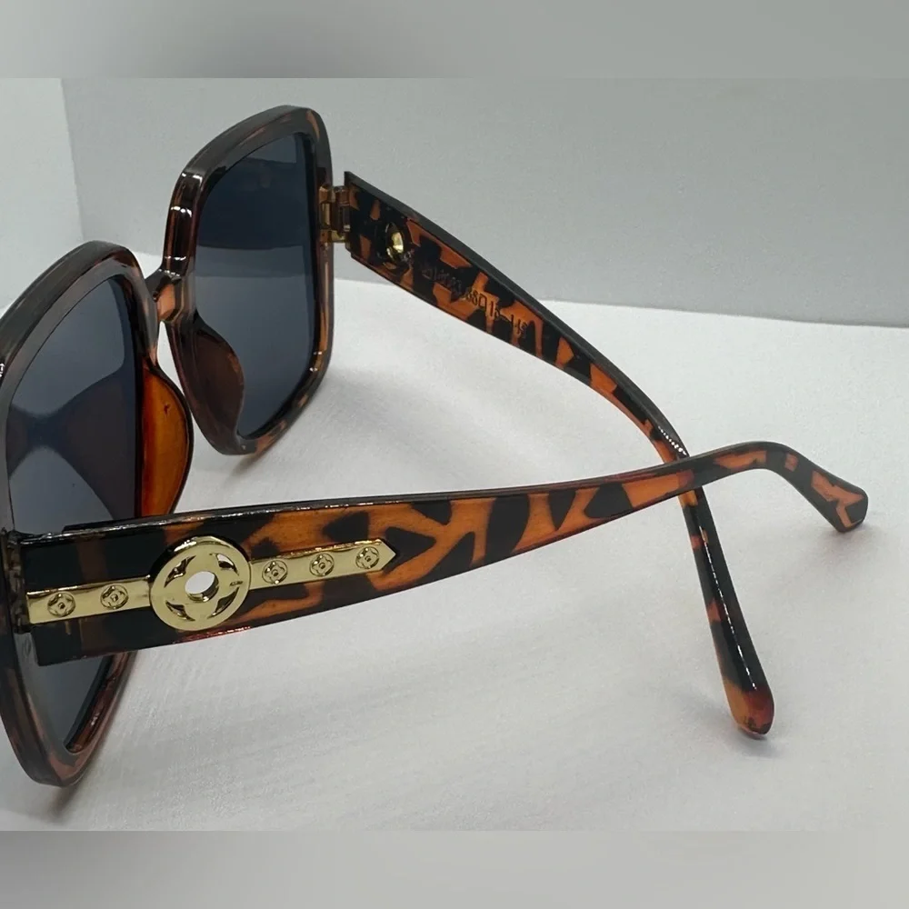 🔥 NWT Trendy Oversized Square Tortoiseshell Sunglasses UV400 Protection 🔥